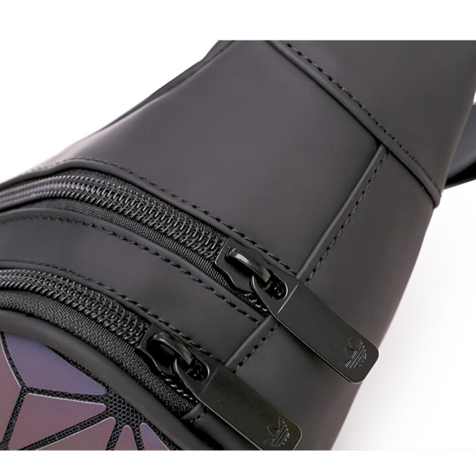 Túi đeo chéo nữ thời trang adidas đựng điện thoại thích hợp đi du lịch | BigBuy360 - bigbuy360.vn