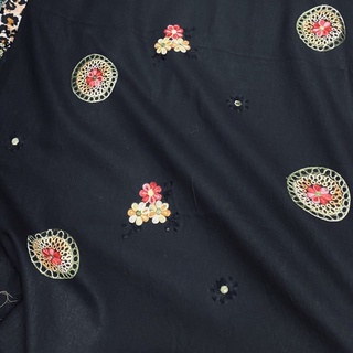 Vải linen đen thêu hoạ tiết hoa may bộ đầm áo nữ
