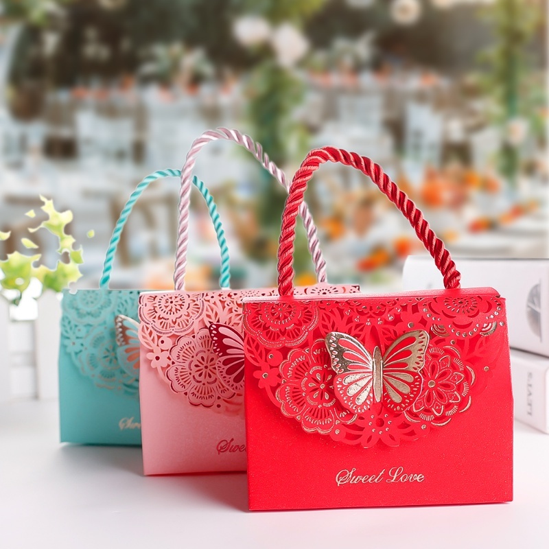 Hộp Giấy Đựng Kẹo / Sô Cô La Có Tay Cầm Họa Tiết Bướm Khoét Rỗng Trang Trí Tiệc Cưới