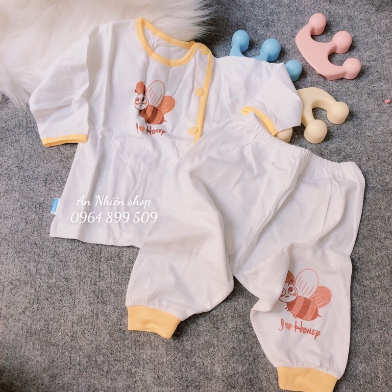 Áo sơ sinh tay dài- tay ngắn Trắng cài lệch Thái Hà Thịnh, chất vải cotton 100% mềm, mịn, thoáng mát, thấm hút mồ hôi.