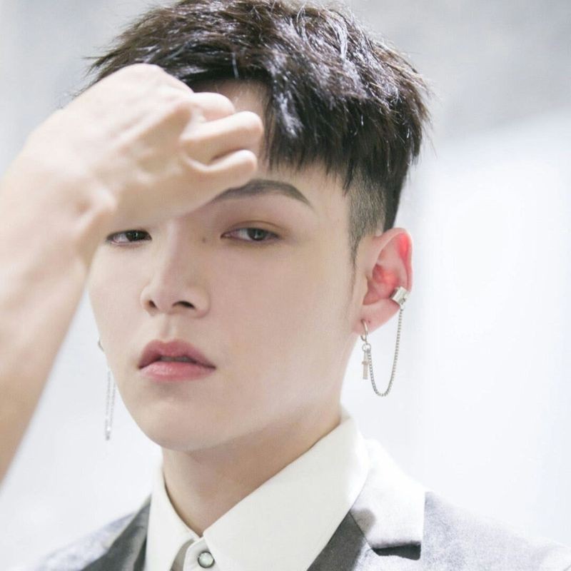 Khuyên tai kẹp vành gắn ngôi sao/thánh giá độc đáo