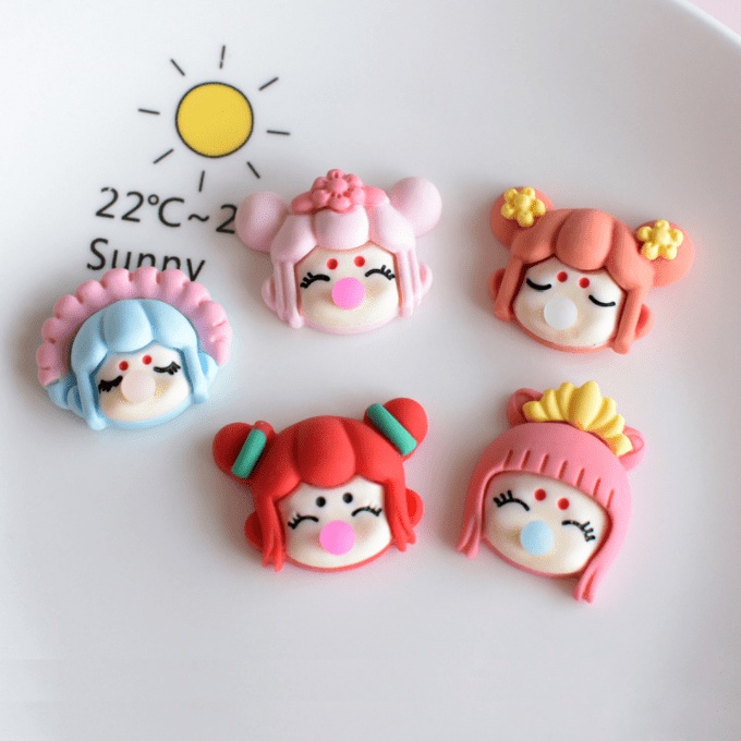 Sticker jibbitz gắn dép sục Croc hình cô bé thổi kẹo cao su