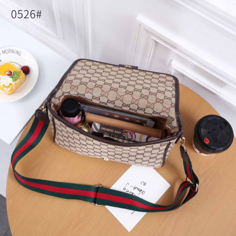 Túi Đeo Chéo Gucci Gg Supreme 0526x_