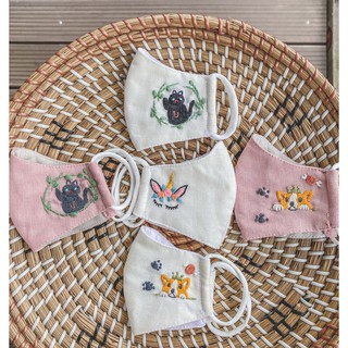 Khẩu trang trẻ em vải thêu tay 3 lớp kháng khuẩn