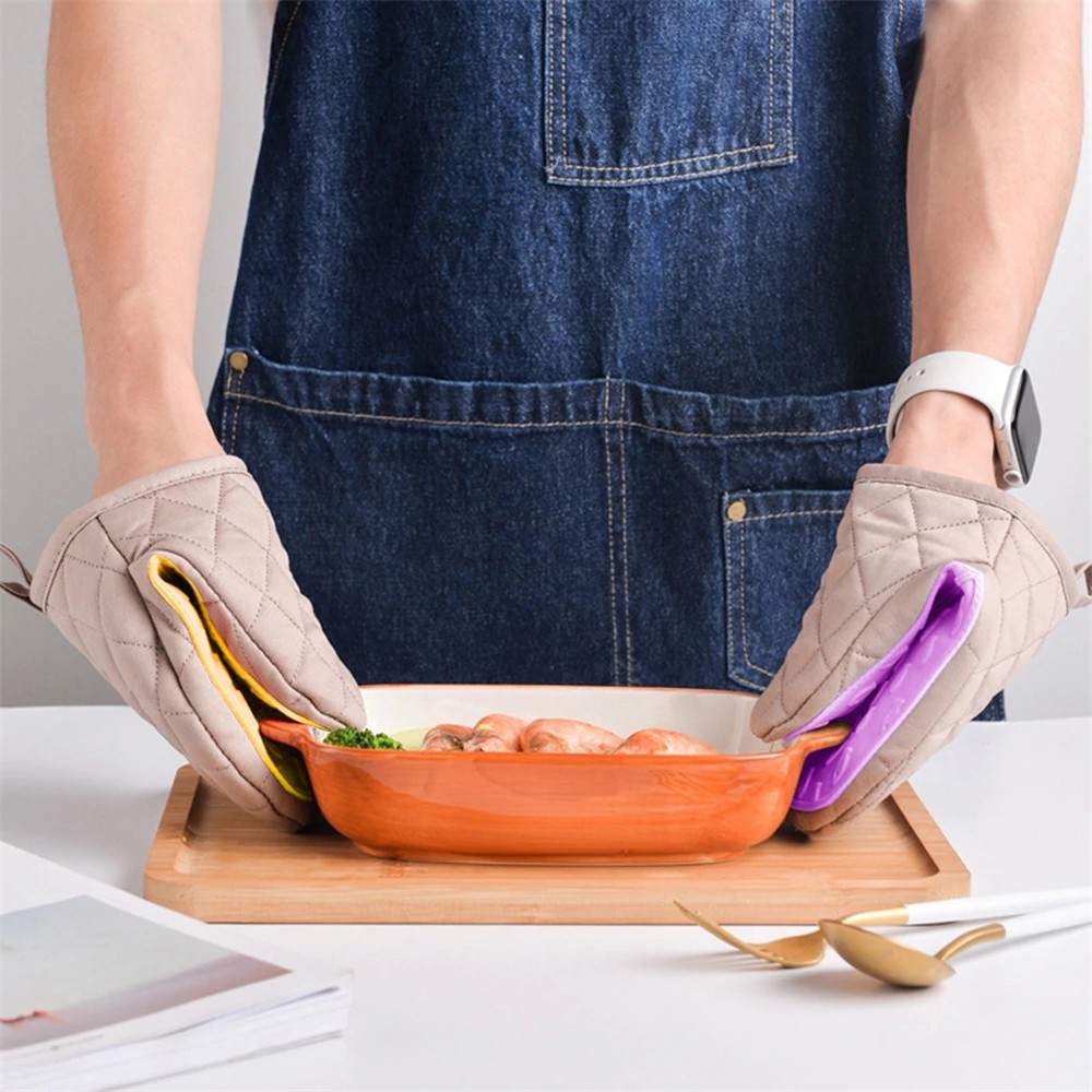 【Available】❤ 1PC Silicone Anti-scalding Oven Gloves Mitts Potholder Kitchen Silicone Gloves Tray Dish Bowl Holder Baking Hand Clip ❤【Fast】