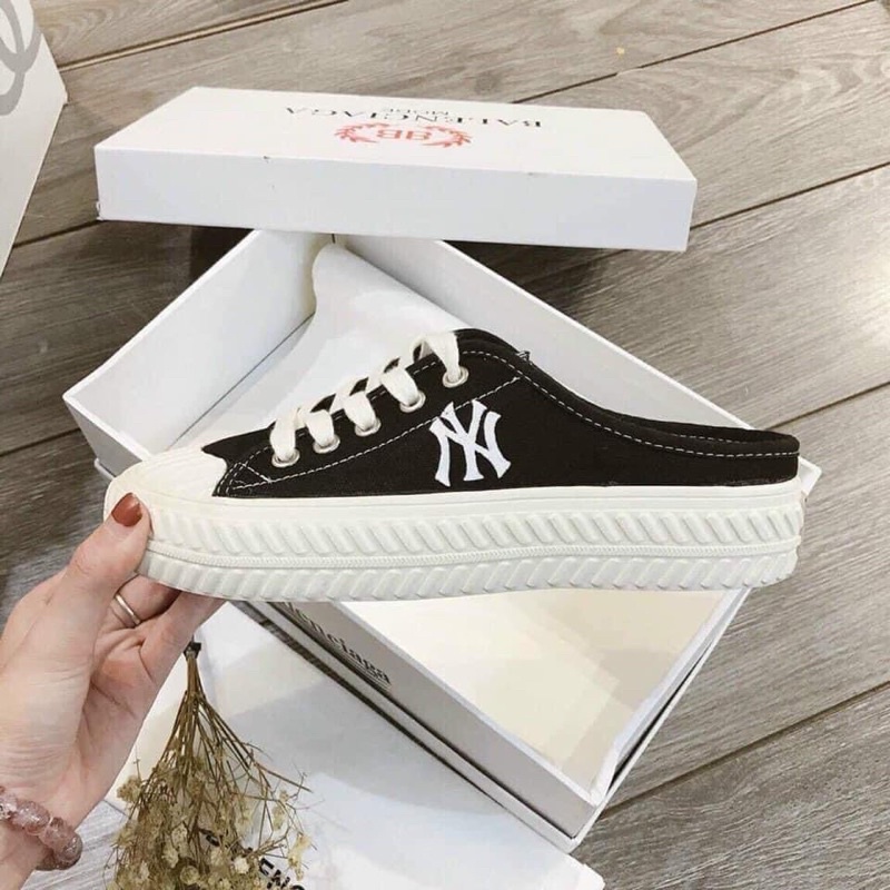 Giày sục nữ chữ NY hàng đẹp màu đen