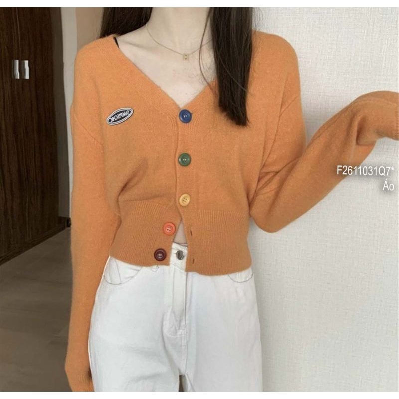 Áo len gài khuy màu ngực gắn logo chữ cổ tim tay dài hàng Quảng Châu 2611