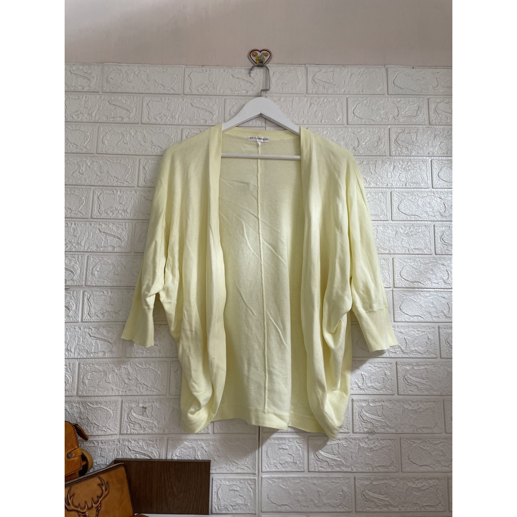 Áo khoác len cánh dơi vàng chanh