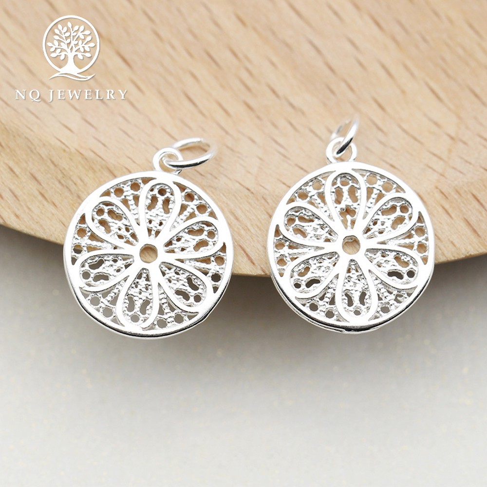 Charm bạc mặt tròn treo hình hoa - NQ Jewelry