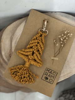 Móc chìa khoá cây thông macrame