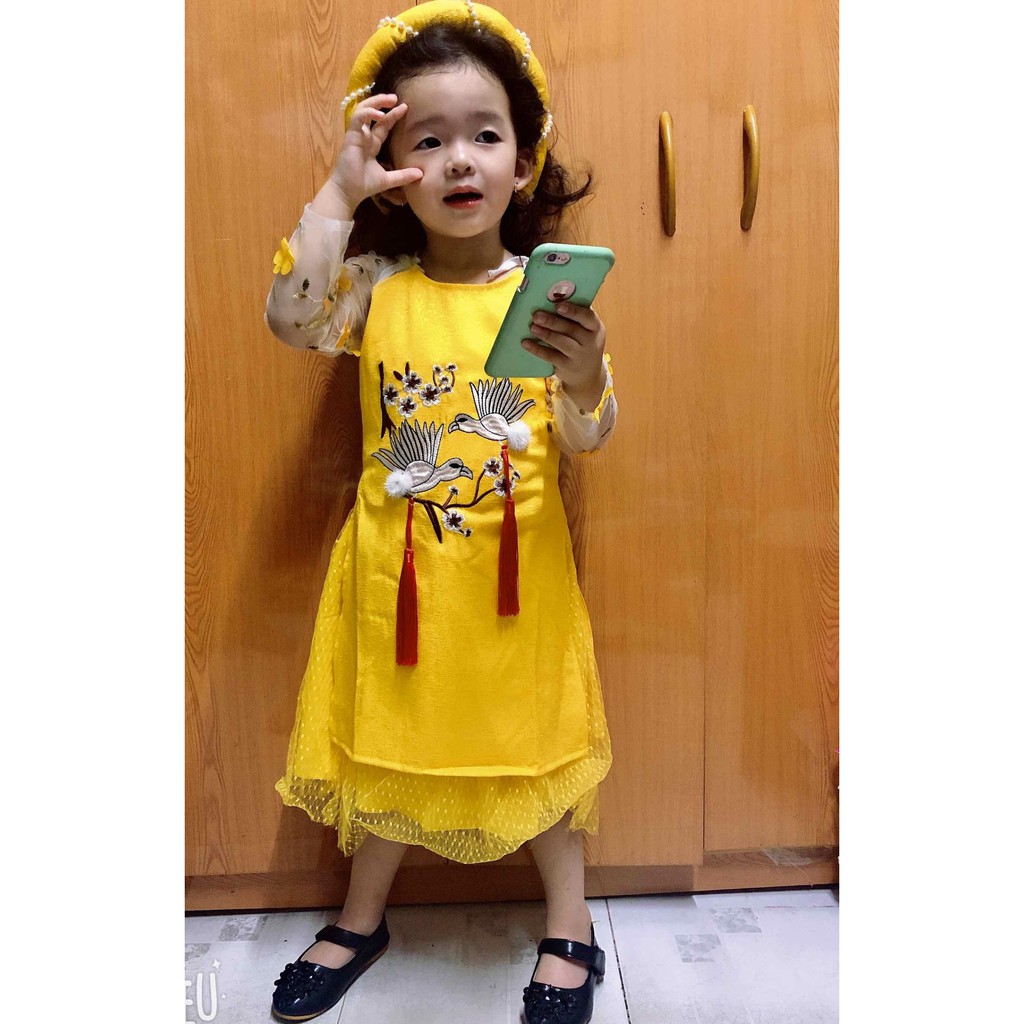 Áo dài Tết bé gái kèm mấn