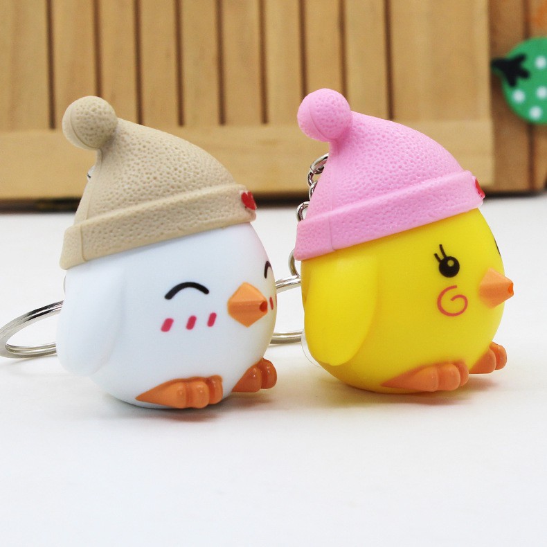 Móc Khóa Hình Gà Con Đội Mũ Có Đèn Led Phát Sáng, Phát Âm Thanh Độc Đáo-Móc khóa phát sáng gà con