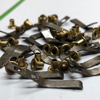 LƯỠI GÀ LÁ LÚA KÈM CHỐT TÁN