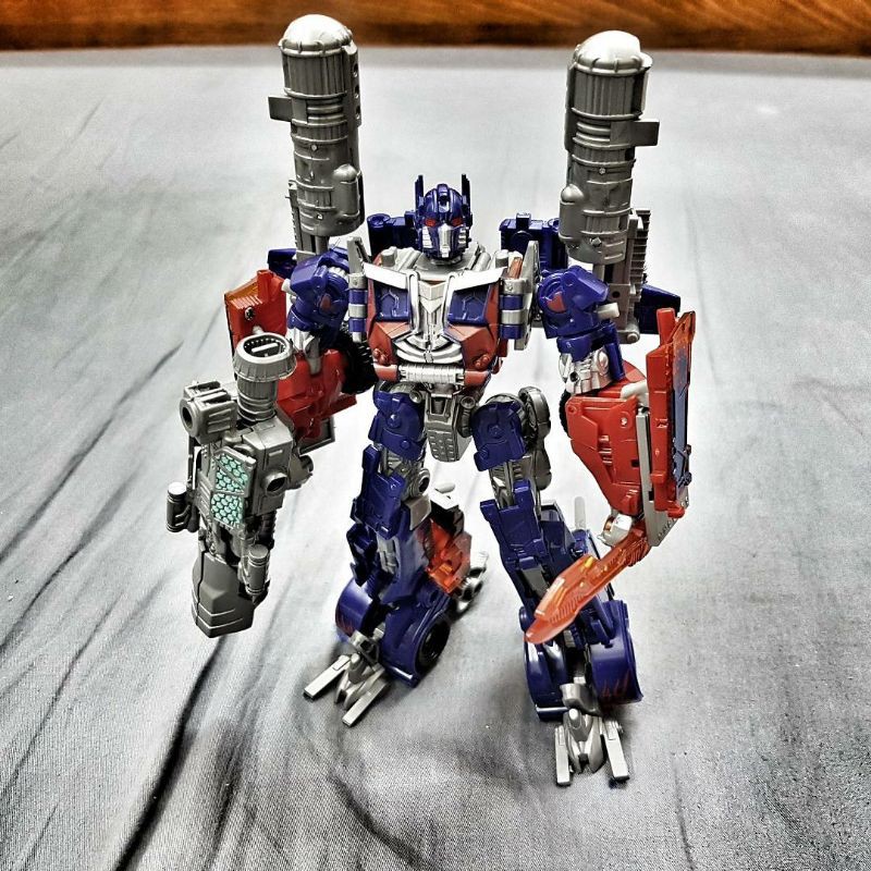 Optimus Prime xinh đẹp tuyệt vời mà ế quá!