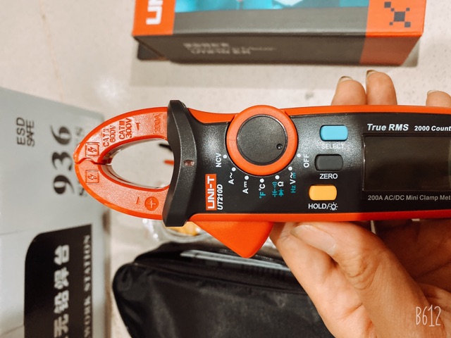 Đồng hồ đi điện UT210D
