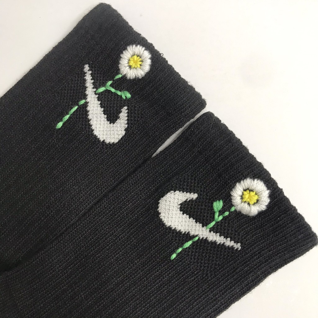 Tất Thêu Hoa Cúc Daisies(Hàng authentic, Hàng có sẵn)