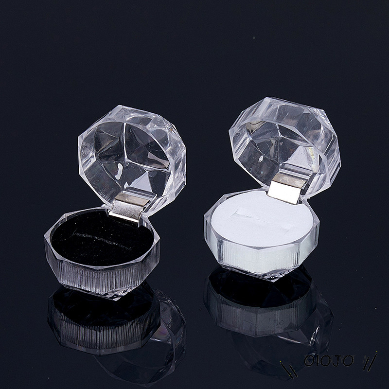 Hộp đựng nhẫn bằng nhựa trong suốt tiện dụng 4cm x 4cm