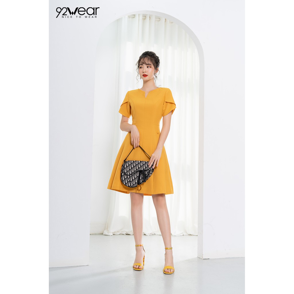 Đầm công sở dáng xòe cổ xẻ chữ V DEW0729 92WEAR | BigBuy360 - bigbuy360.vn