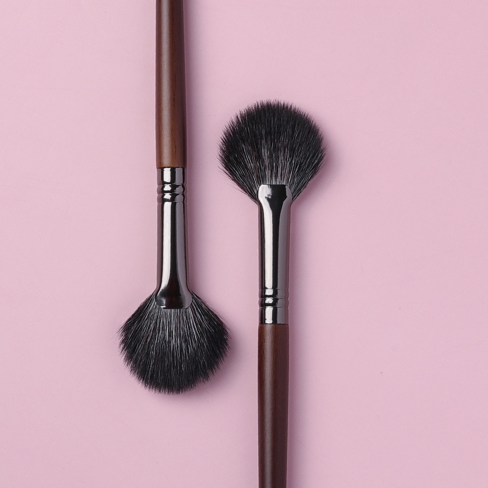 Cọ trang điểm OVW N42 hình quạt bắt sáng