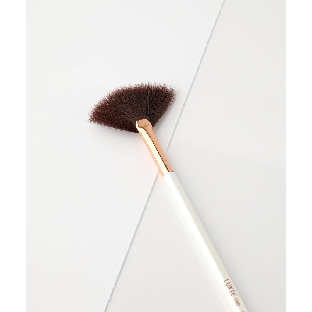 Luxie - Cọ Tán Highlight Luxie 560 Medium Fan Flawless Brush
