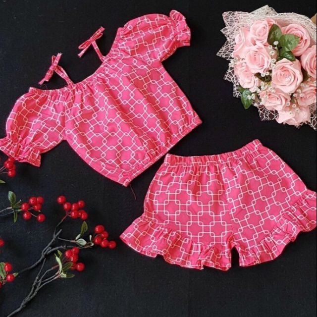 Set áo croptop dây bẹt vai. Quần nhún bèo bé gái