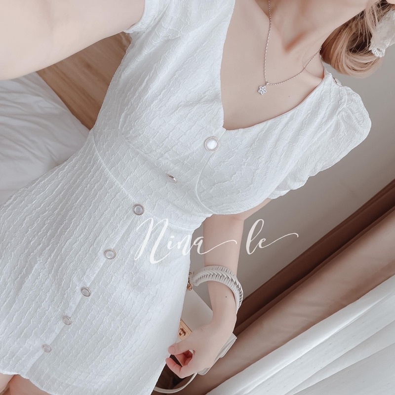 ĐẦM BỐ TRẮNG NƠ LƯNG HÀNG NÚT CỔ V