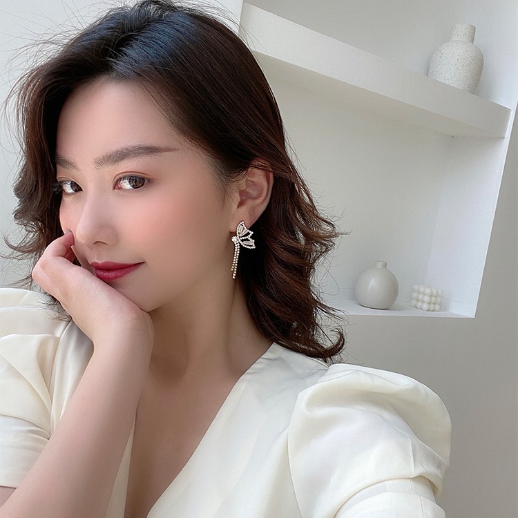 Bông tai hồ điệp đính đá lấp lánh tua rua BT204