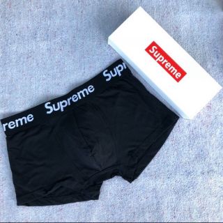 Quần lót nam supreme