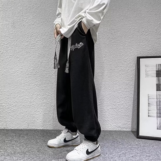 Quần  dài dây rút màu trơn chất liệu lụa lạnh thời trang mùa hè phong cách hàn quốc cho nam chữ in màu quần dài đơn giản phù hợp với tất cả các cặp quần dài