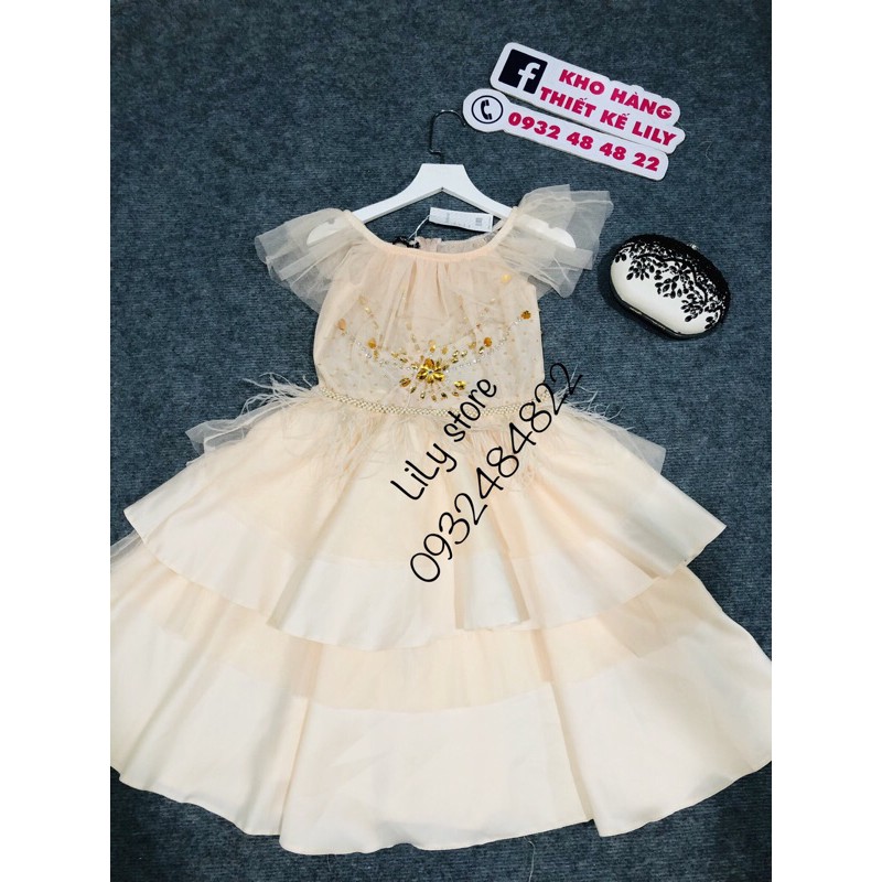 ảnh và video thậ 1000% Đầm xoè trễ vai lông vũ