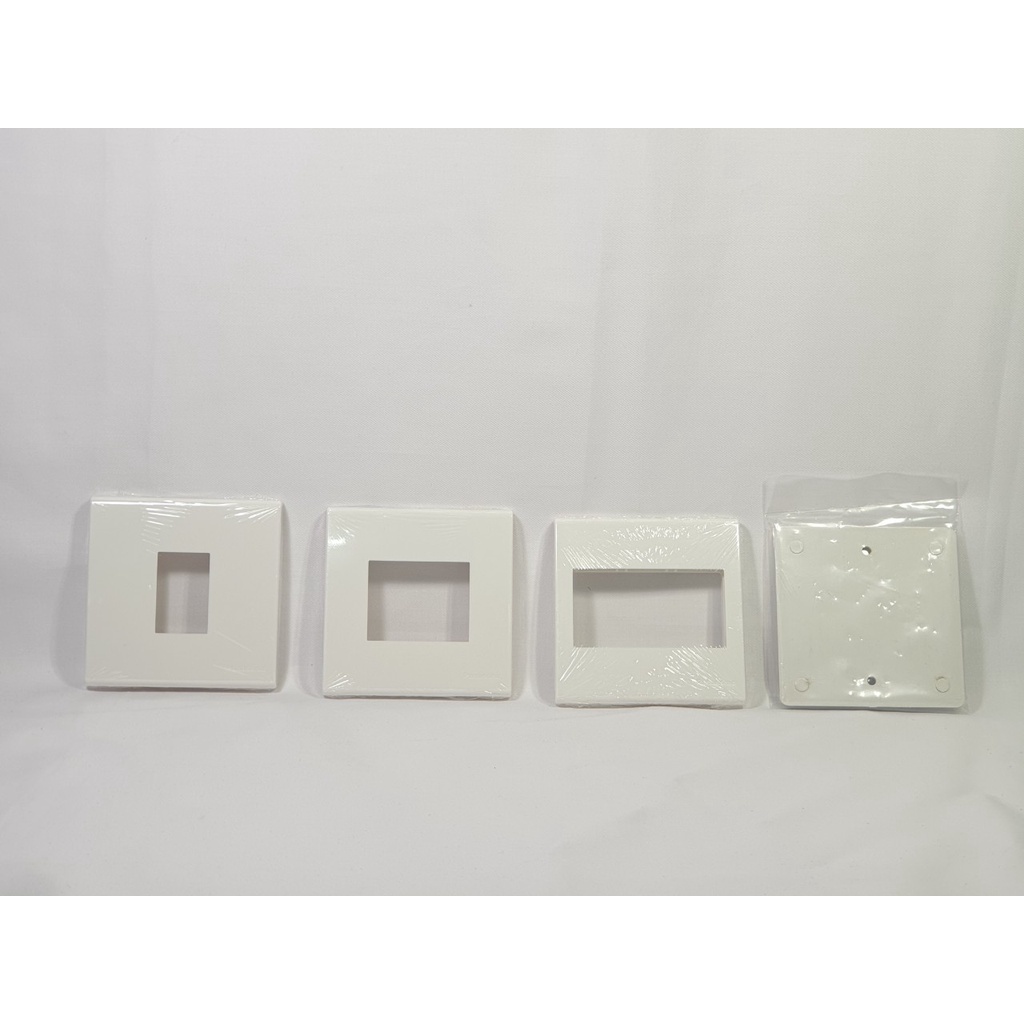 Mặt nạ điện Panasonic Vuông WIDE, gắn hạt công tắc, ổ cắm WIDE và mặt bít vuông - Điện nước gia dụng Hoàng Kim
