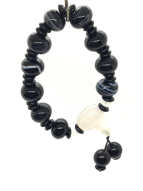 Vòng tay vân đen hình tròn