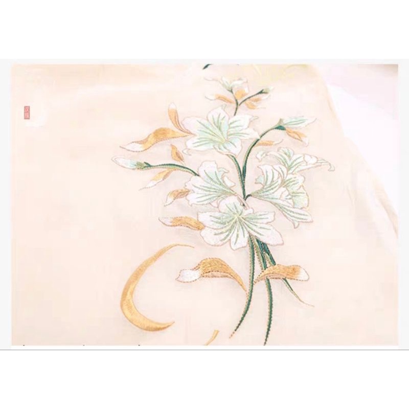 Minh phục thêu 4 món kèm vân kiên