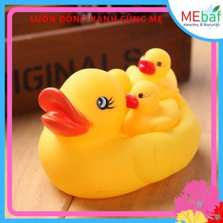 Vịt thả bồn tắm 1 mẹ 3 con cho bé