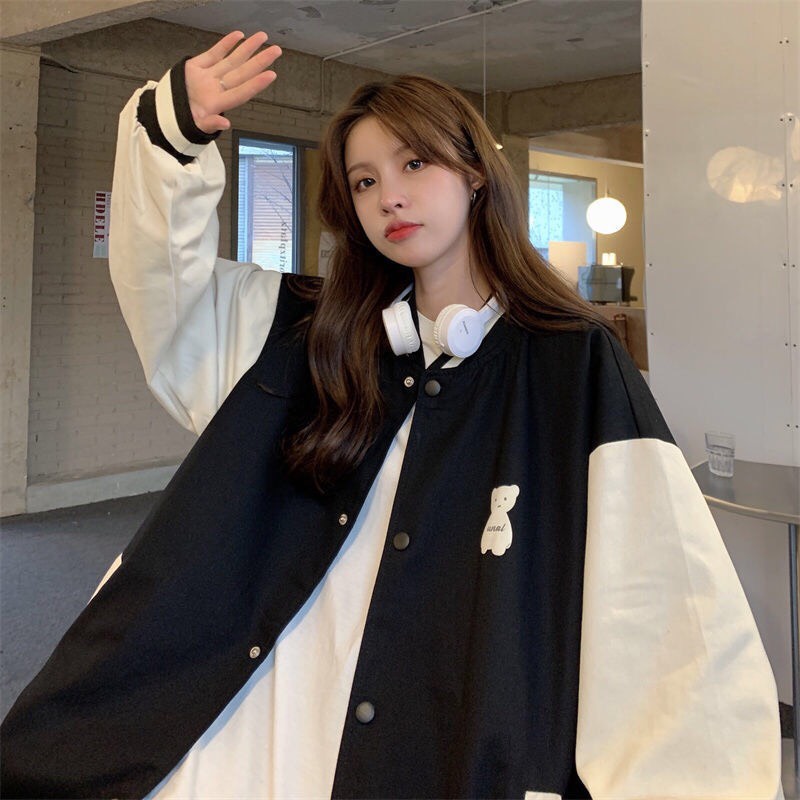 Áo bomber nỉ tay dài viền đen trắng họa tiết gấu form rộng màu đen thời trang unisex 1sizeshop | BigBuy360 - bigbuy360.vn