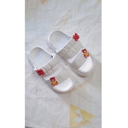 DÉP SANDAL SIÊU NHẸ HỌC SINH GẮN STICKER SIÊU DỄ THƯƠNG ( ĐẾ 4CM )