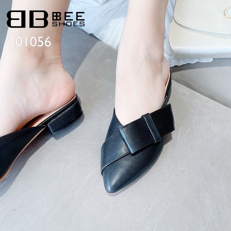 BEESHOES - GIÀY SỤC NỮ MŨI NHỌN DA LÌ HOẠ TIẾT NƠ TO - GIÀY SỤC NỮ ĐẾ VUÔNG CAO 2 PHÂN SẴN MÀU ĐEN-BE-TRẮNG 201056