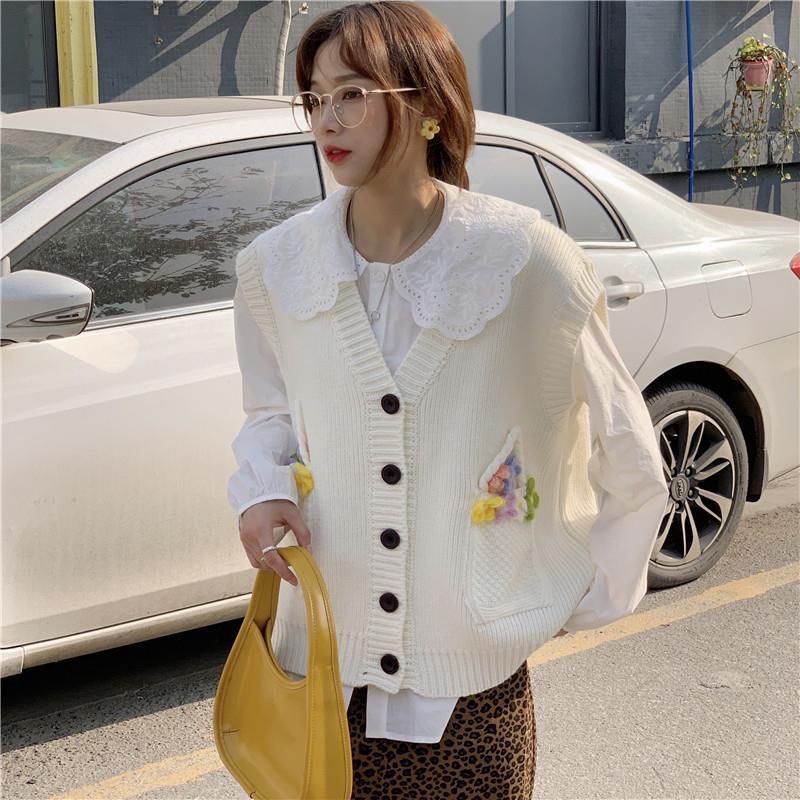 Áo Len Gile Uizzang Cổ V Hàng Nút Đen Phối Túi Giỏ Hoa Sát Nách KIểu Hàn Quốc | Smide Clothing