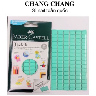 Blu tack đất sét dính nail gắn móng tay giả.
