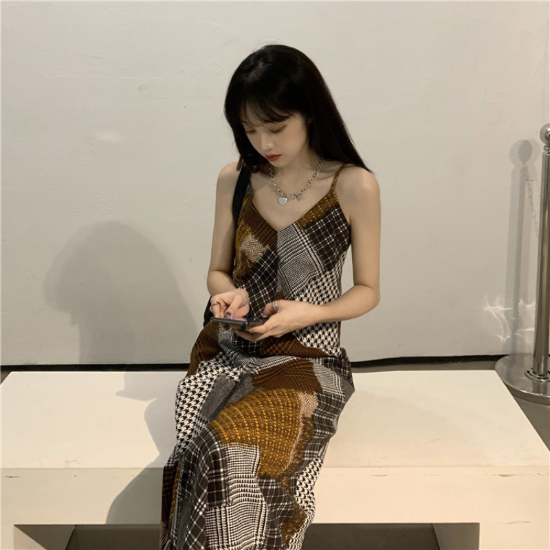 Đầm dài không tay hai dây cổ V họa tiết cá tính cho nữ | BigBuy360 - bigbuy360.vn