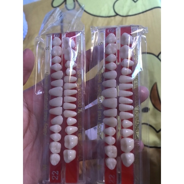 Răng sứ tháo lắp