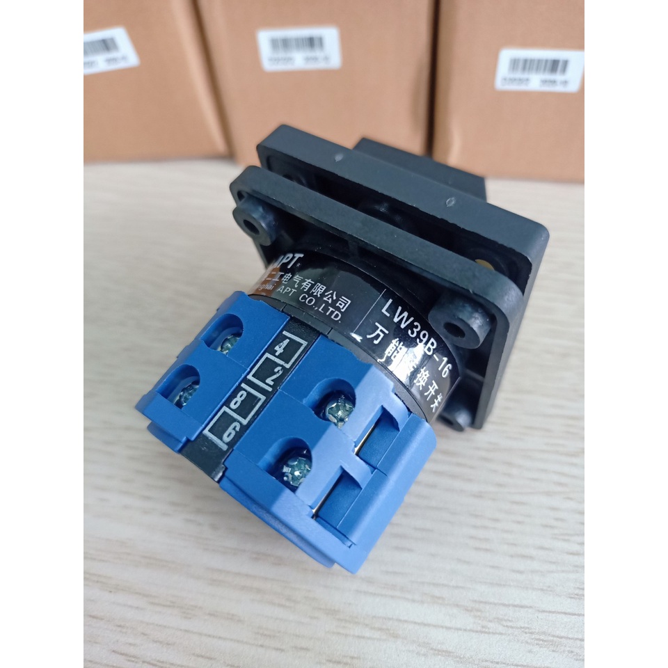 Khóa chuyuyển mạch 3 vị trí, tự giữ, 2NO + 2NC, LW39B-16 APT