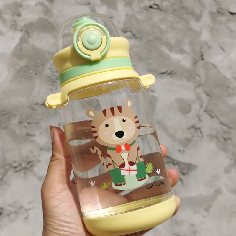 Bình Nước Cỡ Lớn Họa Tiết Hoạt Hình Dễ Thương Có Tay Cầm Tiện Lợi Se7En