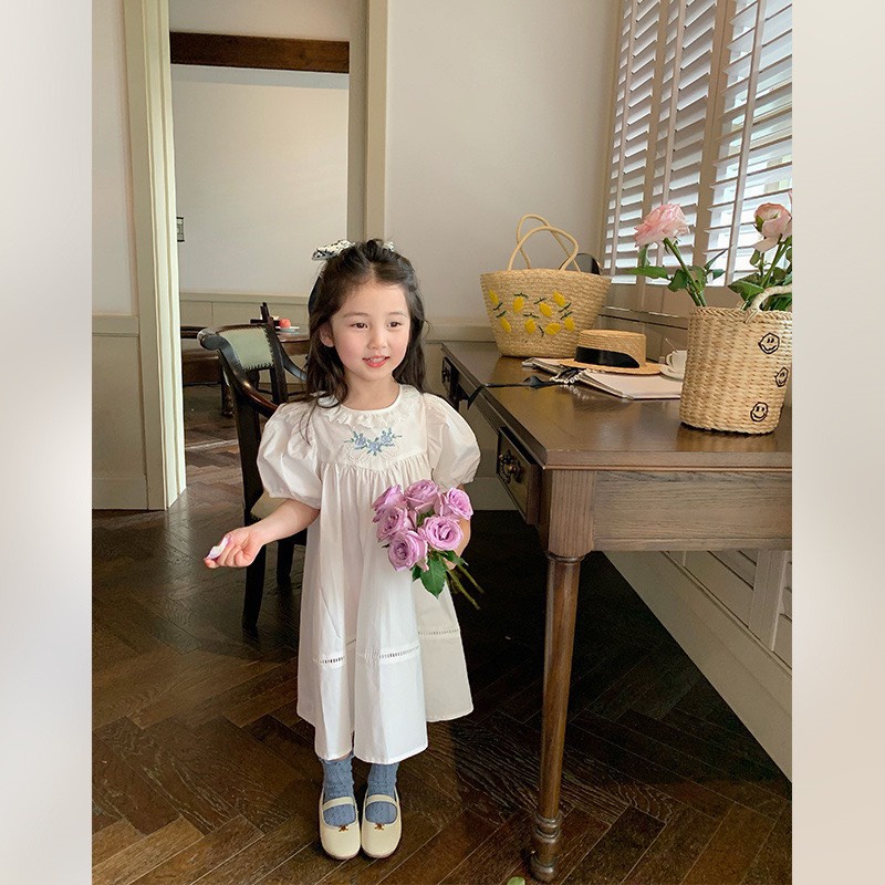 Váy trắng tiểu thư