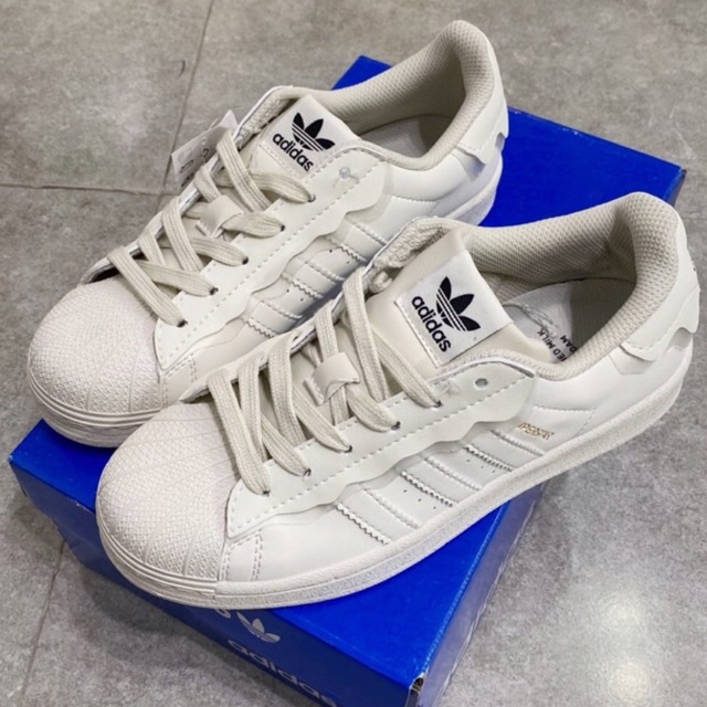 Giày thể thao super.star W