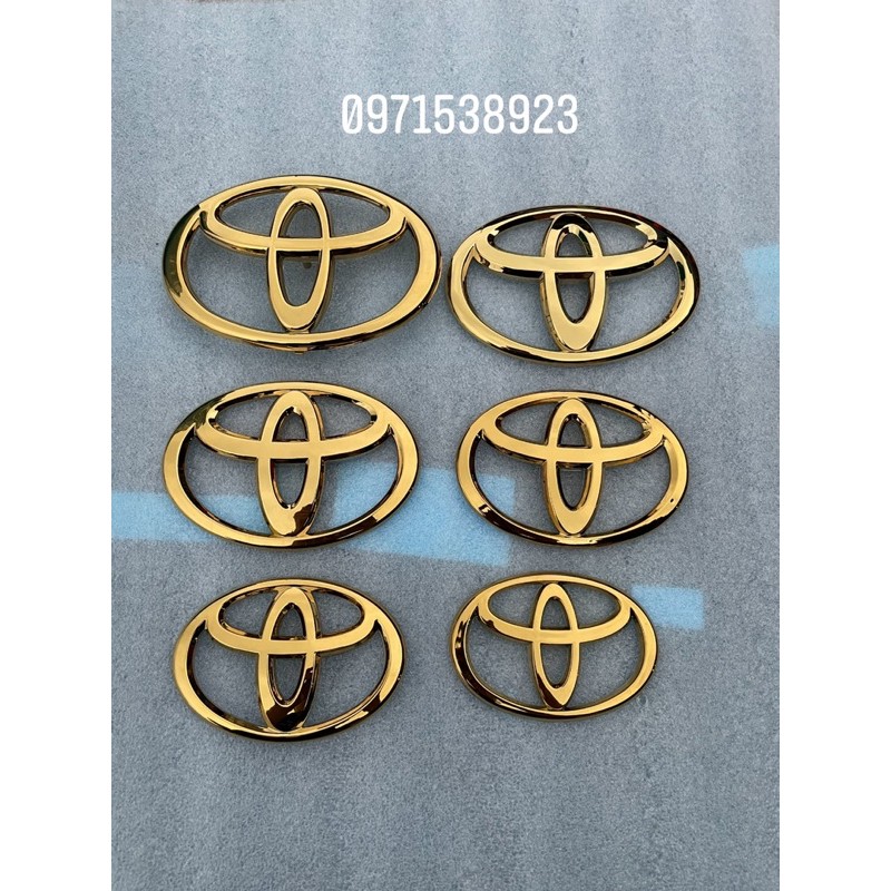 Logo TOYOTA màu vàng dành cho xe TOYOTA VIOS INNOVA FORTUNER CAMRY COROLLA ALTIS YARIS PRADO LAND CRUISER