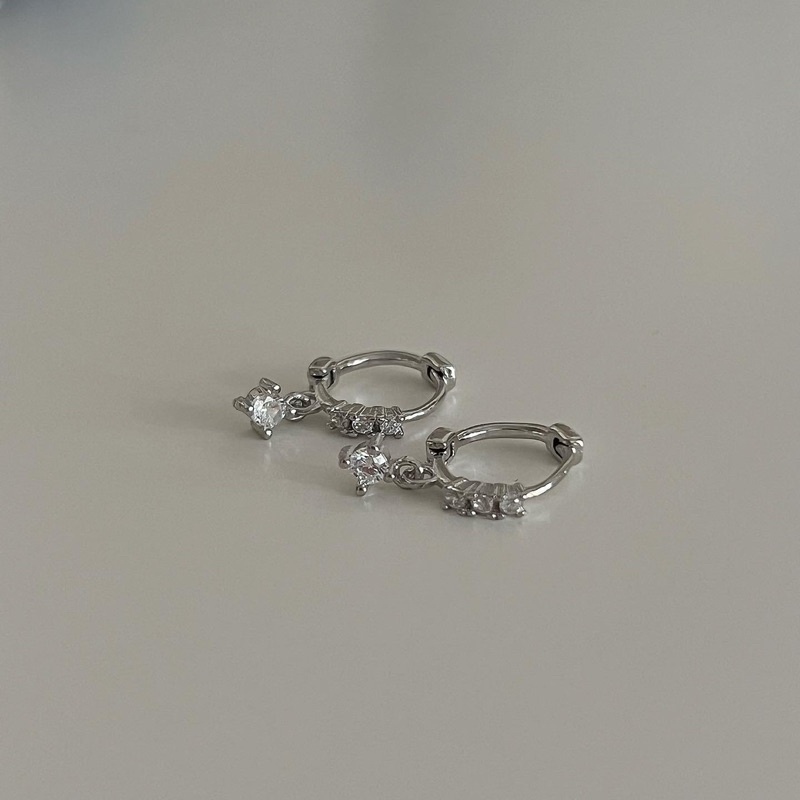 𝐯𝐞𝐥𝐯𝐞𝐭𝐩𝐢𝐧𝐤.𝐚𝐜𝐜🇰🇷 | Khuyên tai tròn gắn đá