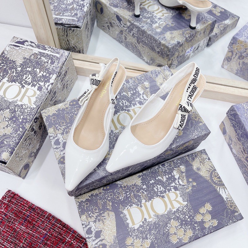 Giày cao gót trắng