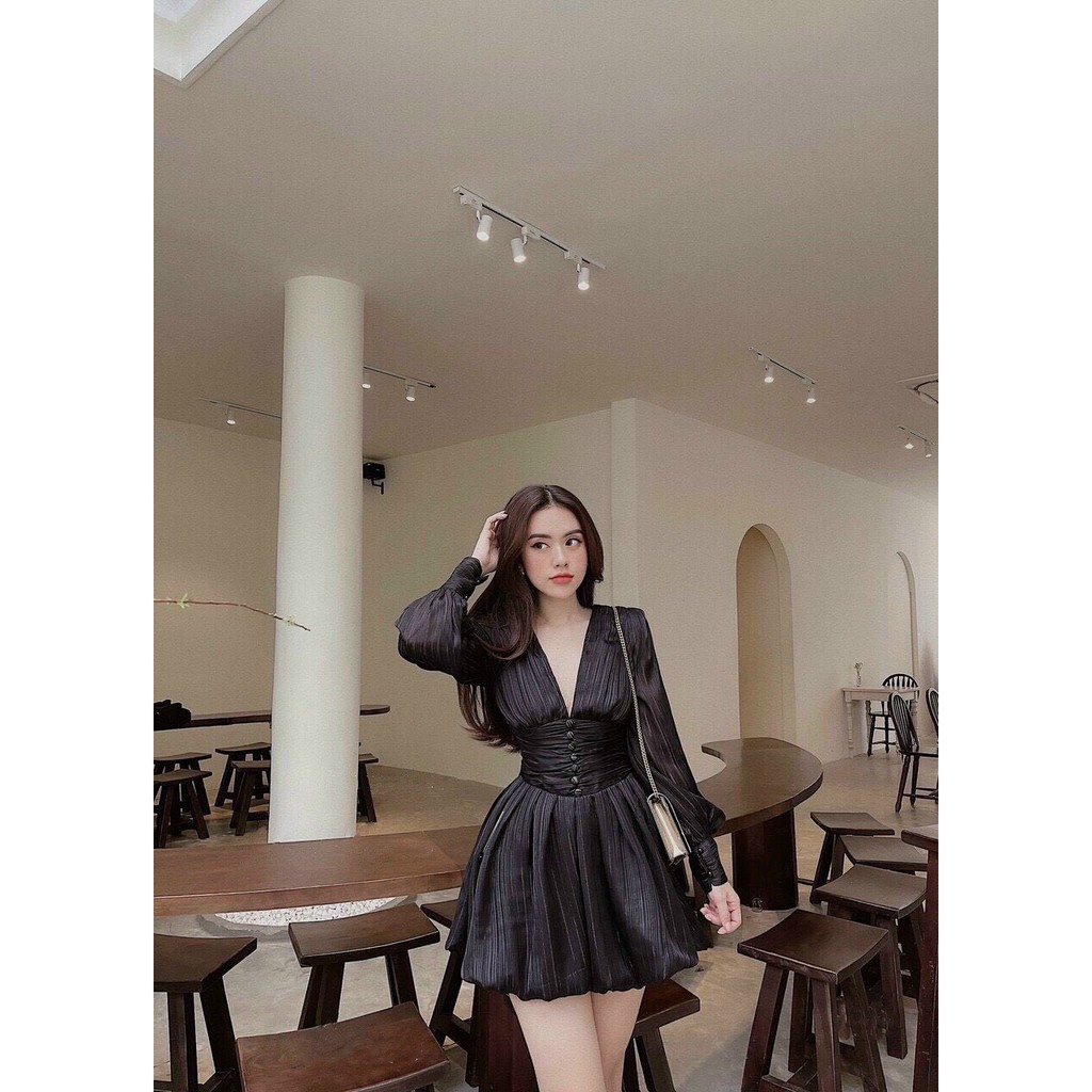 Jumpsuit cổ V tay bồng voan tơ óng. | BigBuy360 - bigbuy360.vn