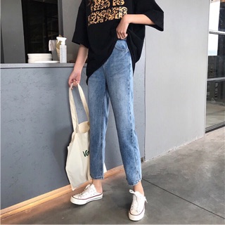 Quần jean ống suông gấu xẻ